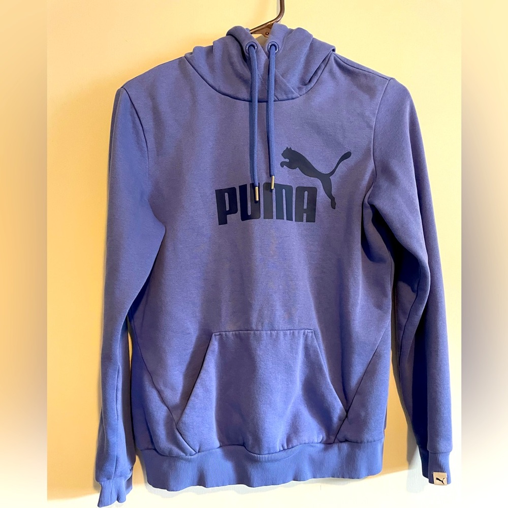 Small Women’s Puma hoodie